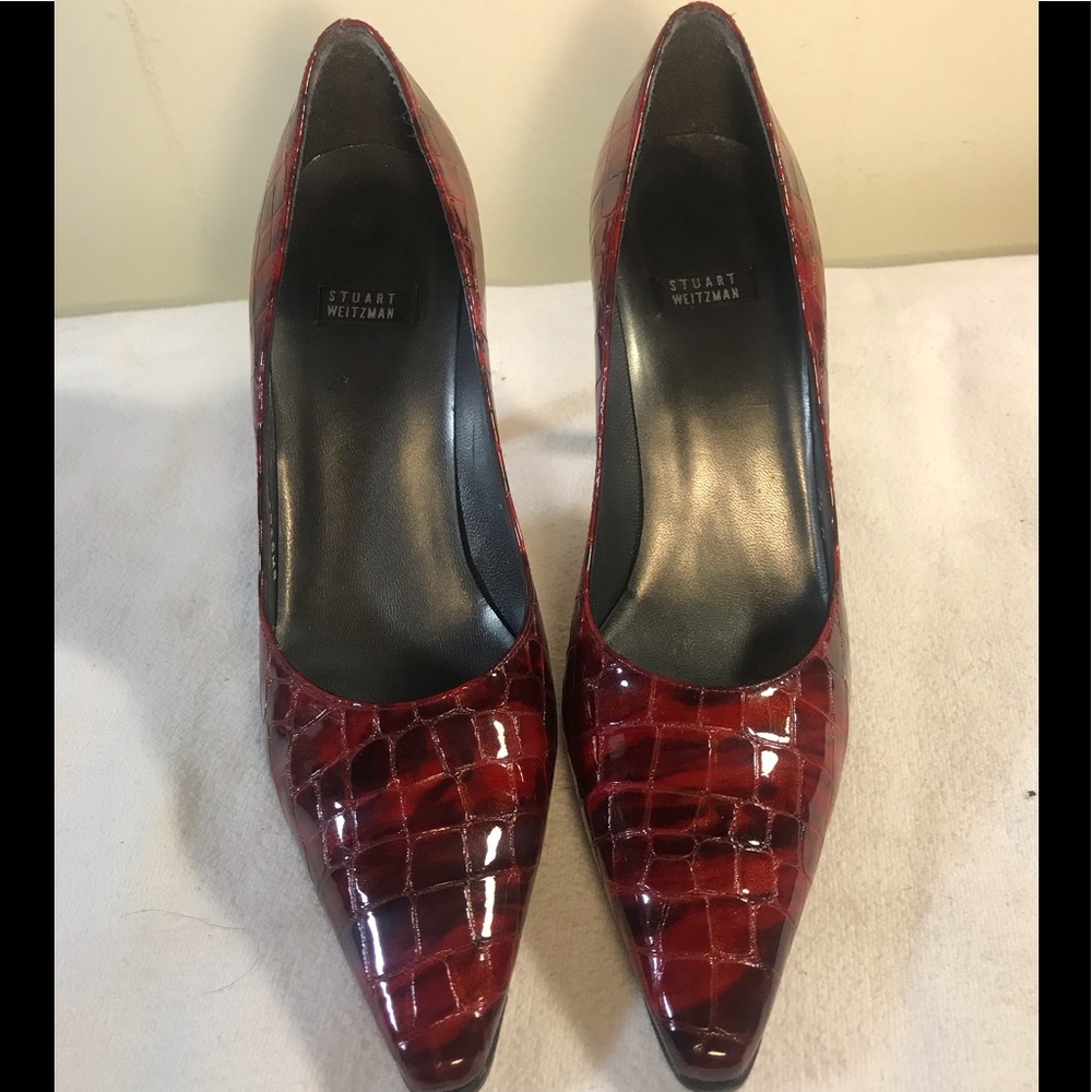Stuart Weitzman Crocodile Embossed Leather Pumps